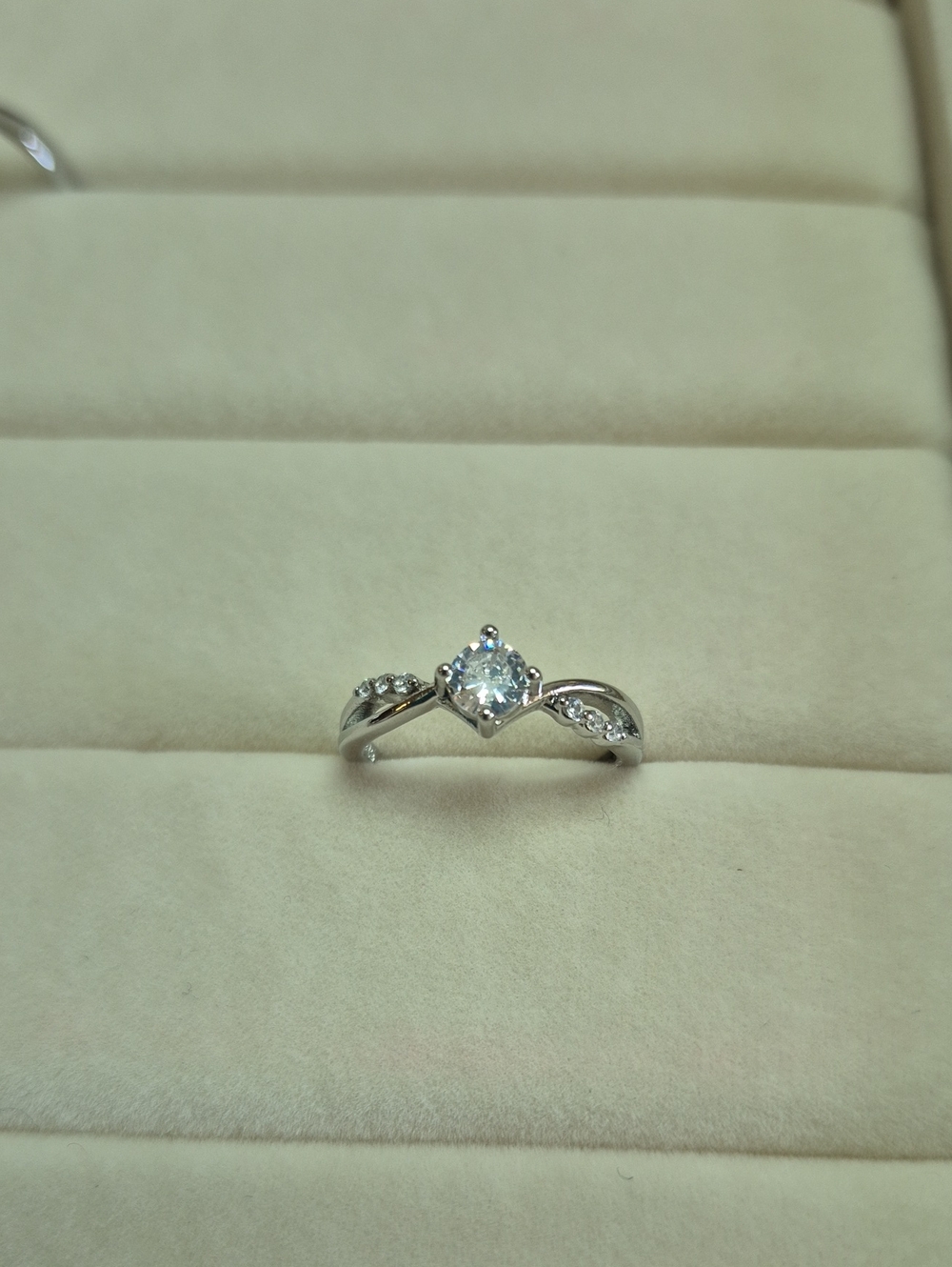 .925 Twist Band Solitaire Ring with Moissanite Stones - White